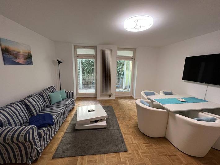 Ferienwohnung für 7 Personen, mit Terrasse und Garten sowie Sauna in Stadtmitte Rostock