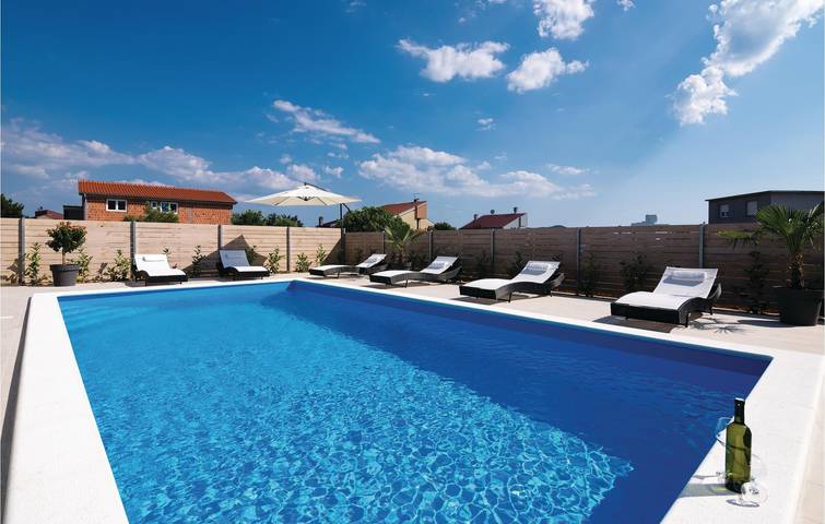 Ferienhaus für 8 Personen, mit Terrasse, mit Haustier in Sukosan - 4