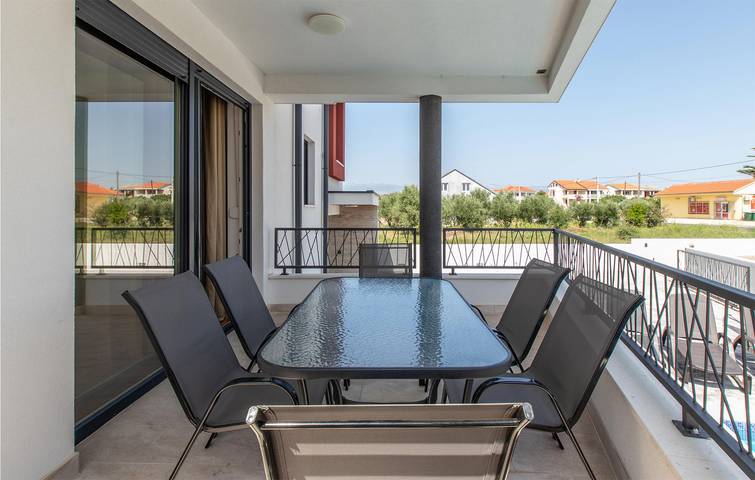 Ferienwohnung für 6 Personen, mit Terrasse und Pool in Vrsi - 2
