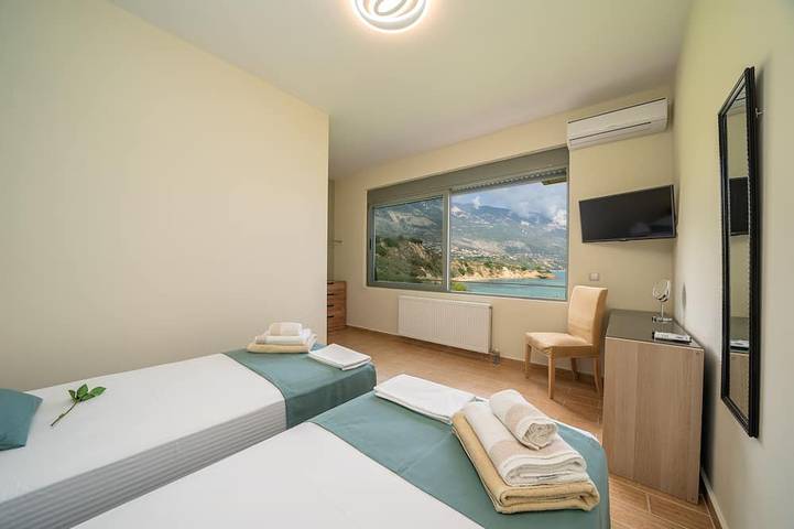 Seafront Villa with Panoramic Views, 5 Bedrooms, Pool, 3 Min Walk to Sandy Beach in Kefalonia
