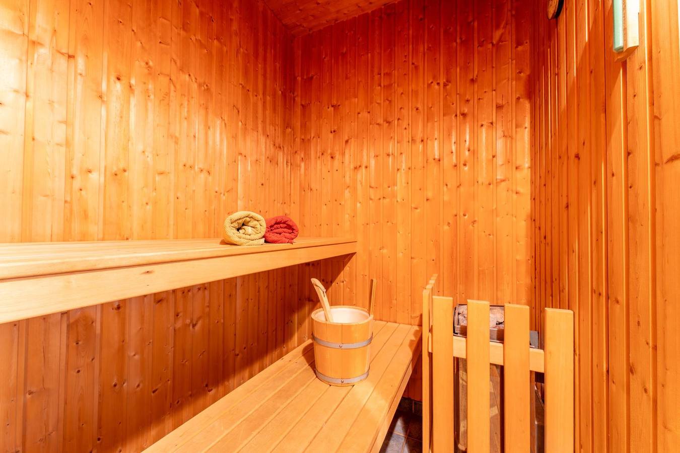 6 Personen Familienferienhaus mit Sauna, Whirlpool zwei Toiletten und Kaminofen in Otterndorf in Otterndorf, Cuxland