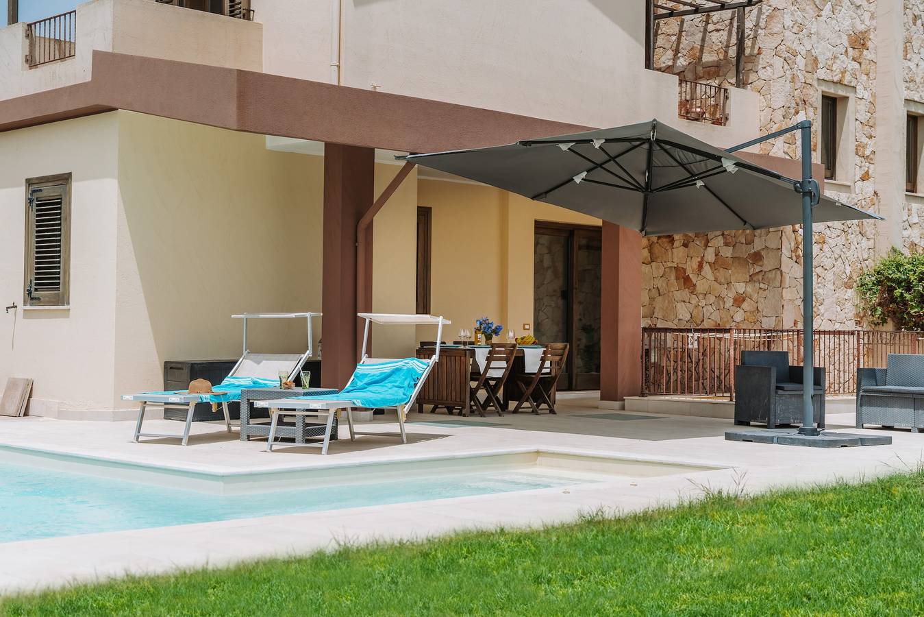 Villa 'Delle Viole' with Private Pool, Wi-Fi and Air Conditioning in Campidano