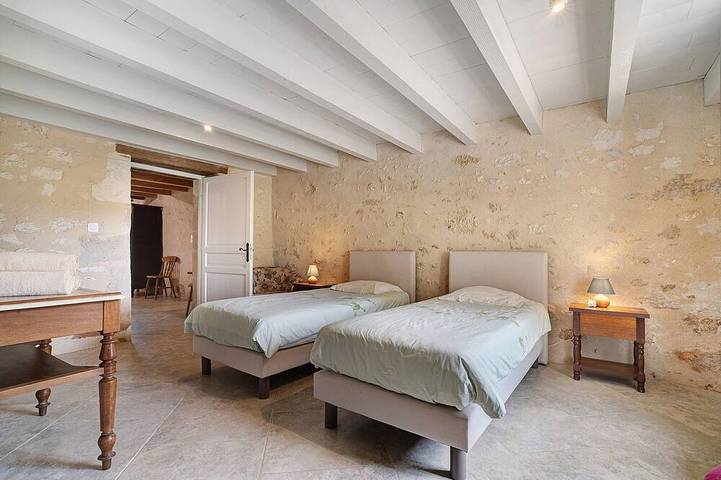 Location de vacances pour 10 personnes, avec terrasse et jardin, animaux acceptés à Les Lèves-et-Thoumeyragues - 4