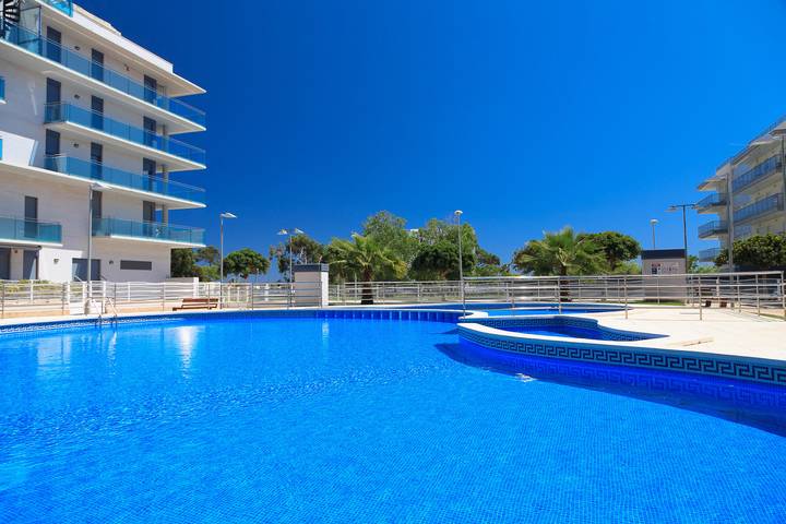 Apartamento para 7 personas, con terraza y piscina para niños en Vilafortuny