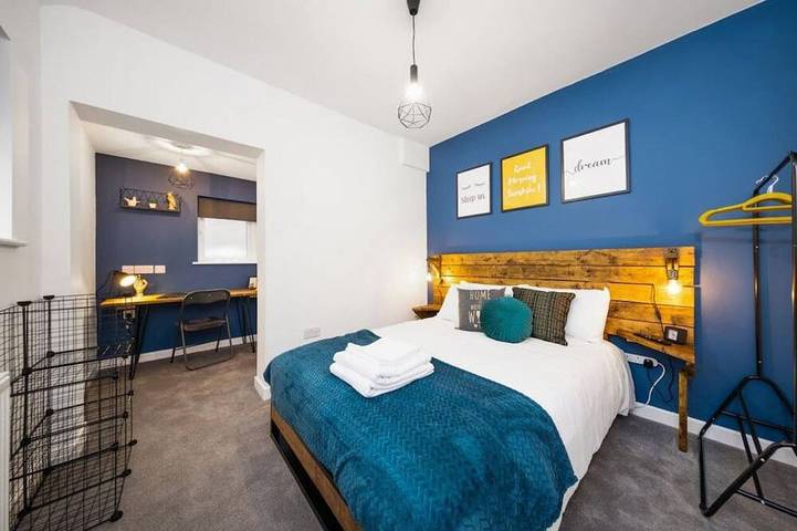 7 bed house| Sleeps 14 | Ensuite |Free Hs Wifi | Tvs in rooms | City Centre | Inspire Homes in Coventry, Région de Birmingham