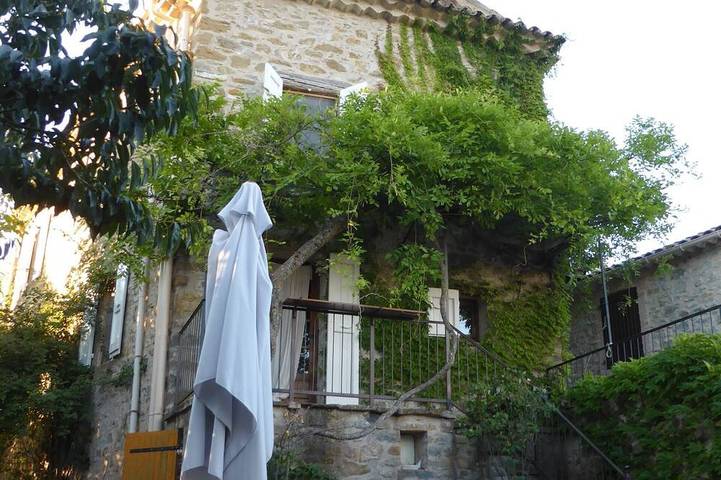 Gîte pour 8 personnes, avec balcon et jardin à Saint-André-de-Rosans