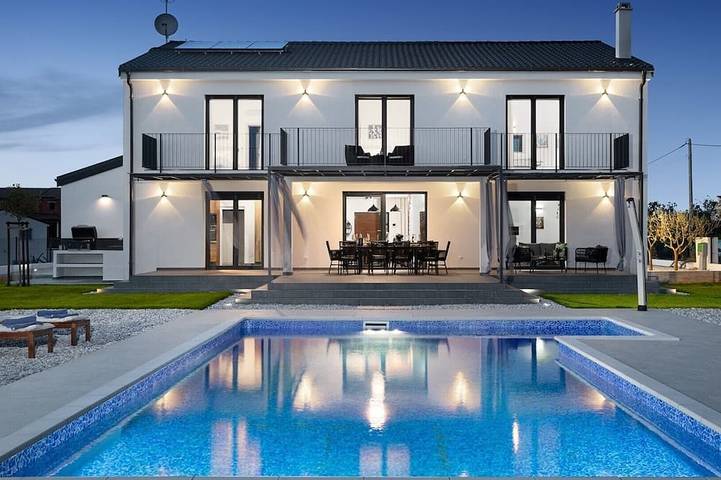 Villa pour 10 personnes, avec Balcon et Jardin à Kavran