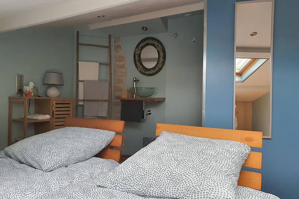 Entire apartment, Appartement de Charme Avec Vue en Coeur de Village Medieval en Provence - Verdon in Rians, Brignoles region