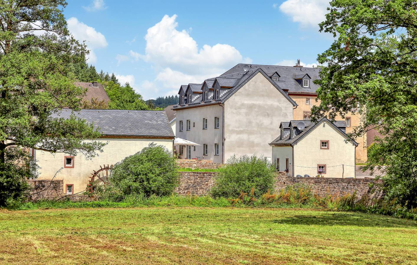 Appartement de vacances entier, Laarberg City Center Apartment with Terrace & Parking in Irrhausen, Arrondissement d'Eifel-Bitburg-Prüm
