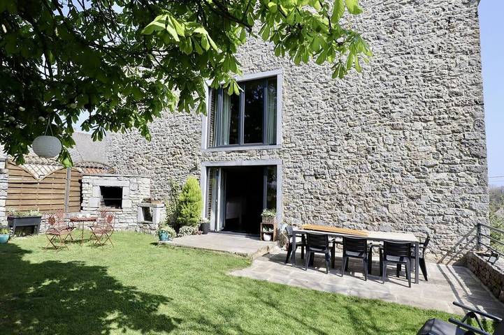 Location de vacances pour 9 personnes, avec jardin, animaux acceptés à Doische