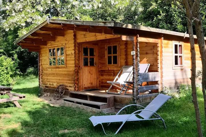 Chalet pour 4 personnes, avec vue et terrasse ainsi que sauna et piscine, animaux acceptés en Ardèche - 4
