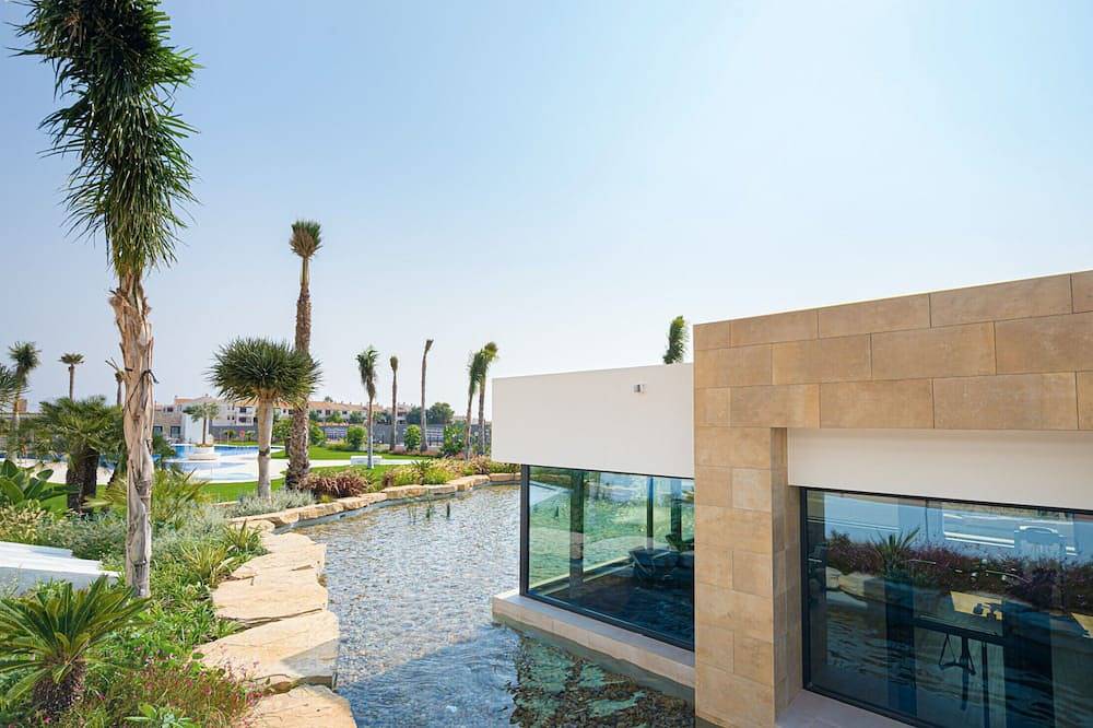 Entire apartment, Sol Golf Mar Flamenca Village by Villas&You in Playa Flamenca, Orihuela
