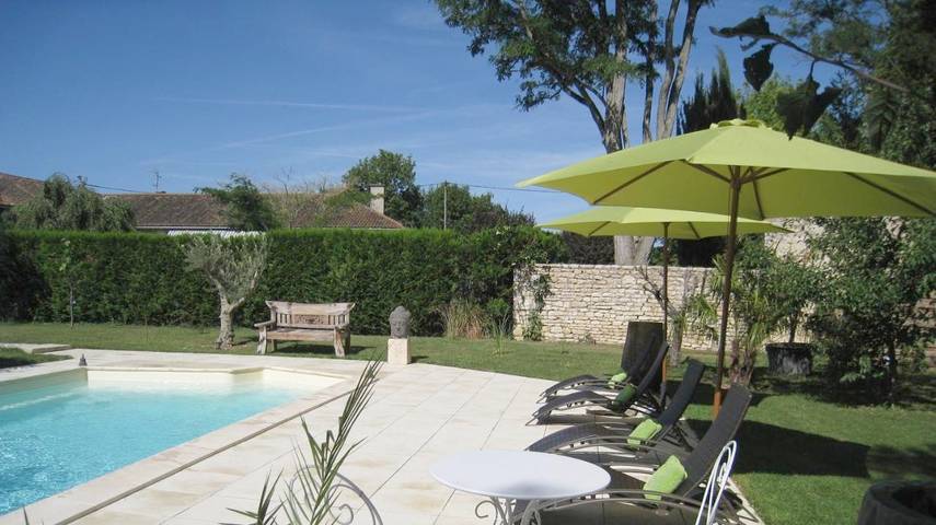 Chambre d’hôte pour 2 personnes, avec Terrasse et Jardin ainsi que Piscine et Vue