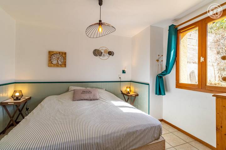 Gîte pour 3 personnes, avec terrasse ainsi que jardin et jacuzzi à Saint-Genix-sur-Guiers - 3