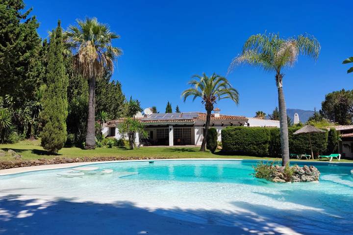 Finca für 11 Personen, mit Pool und Terrasse, kinderfreundlich in Estepona