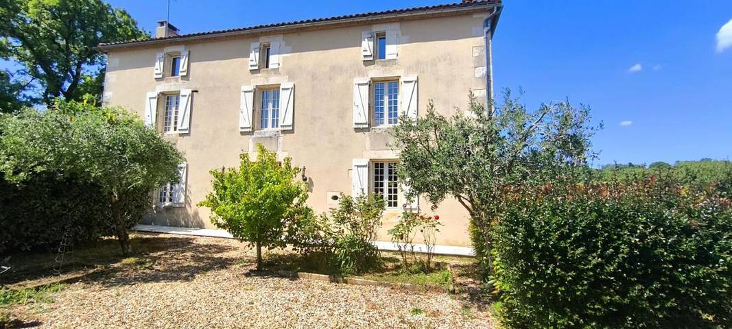 Location de vacances pour 7 personnes, avec jardin à Montbron