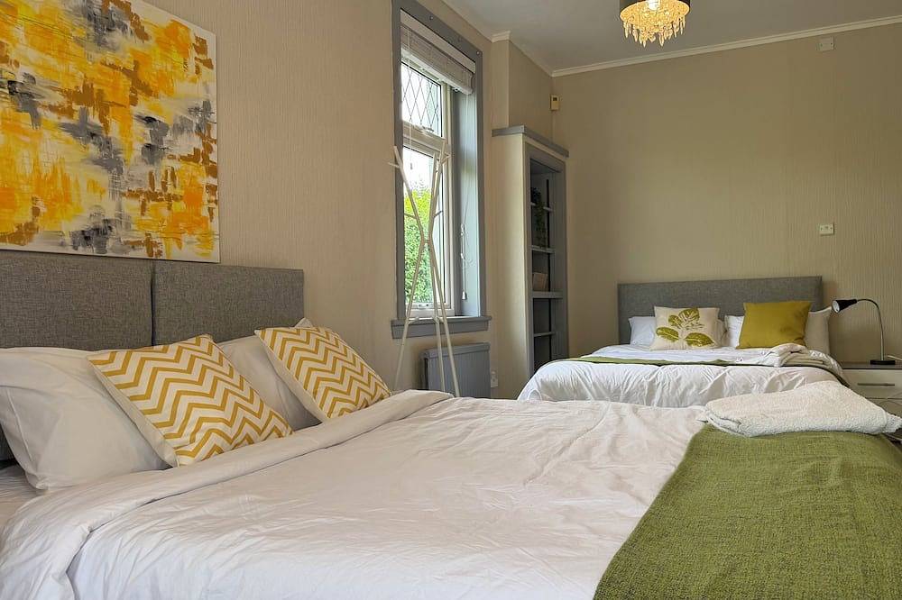 Cute cottage for 8, near city centre, parking, gardens. Newly refurbished. in Edinburgh, Edinburgh und Lothian