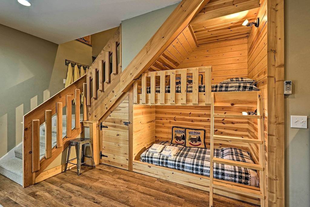 Family Cabin w/ Private Hot Tub & Views in Boone! in Blue Ridge Parkway, Watauga County