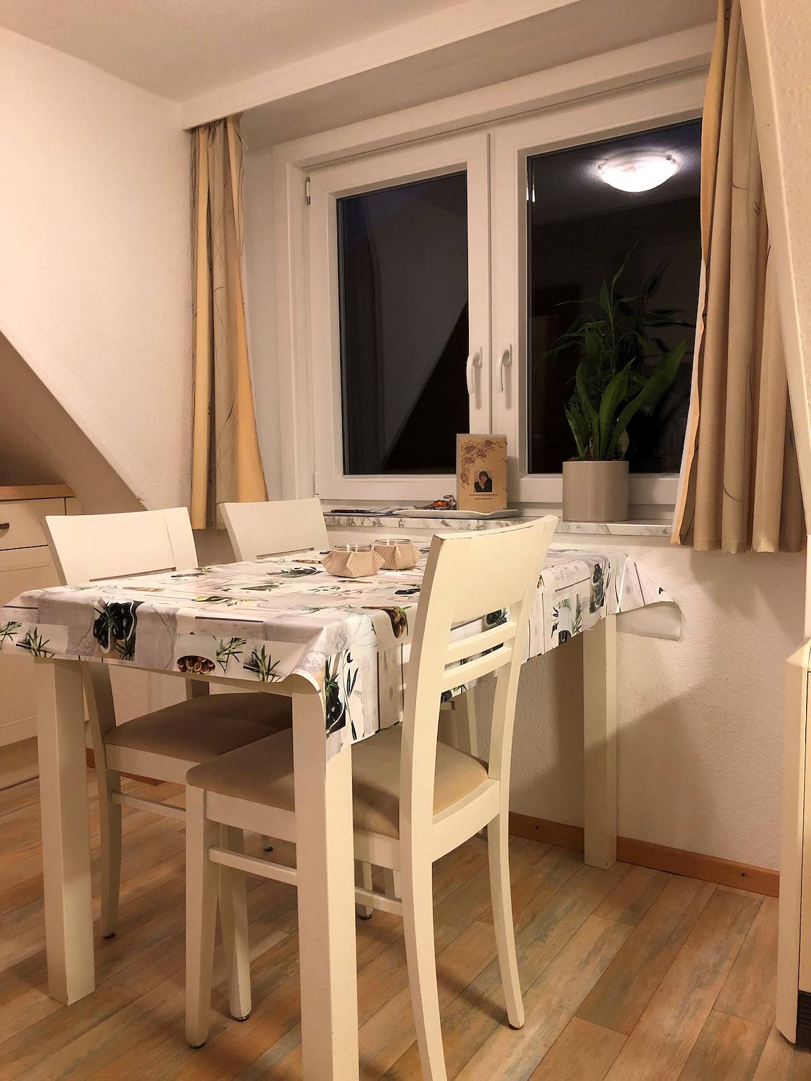Ganze Wohnung, Ferienwohnung 'Fewo- Nommensen' mit Gemeinschaftsgarten und Wi-Fi in Oland, Langeneß