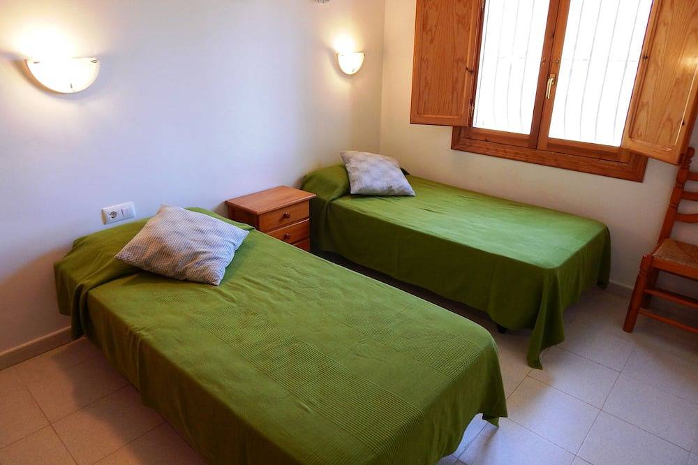 Villa mit privatem Pool, Terrasse und Veranda mit Meerblick. in Orba, Costa Blanca