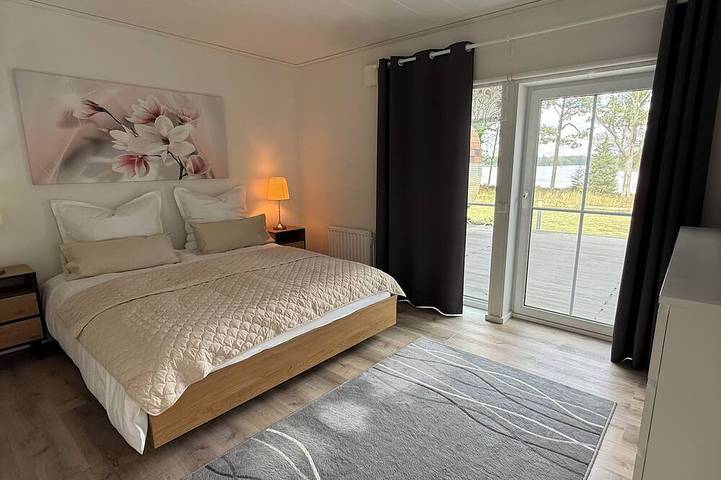 Schweden-Auszeit: Lake Lodge mit Wintergarten, Sauna, Kamin & Boot direkt am See in Alsterbro, Nybro und Umgebung