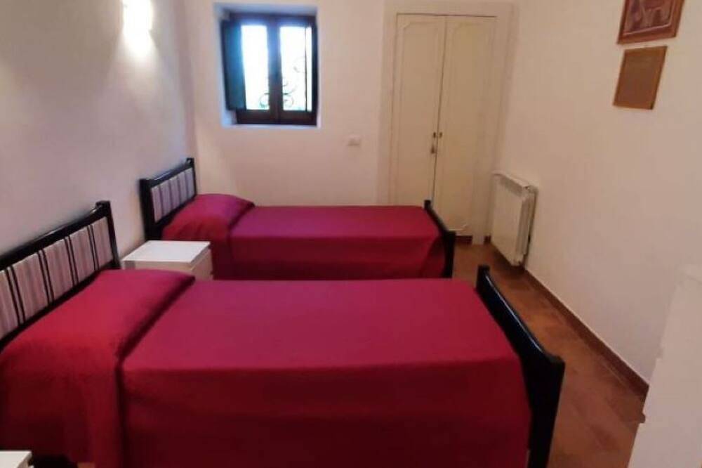 Entire apartment, Villa Garden am See in Bracciano, Lake Bracciano