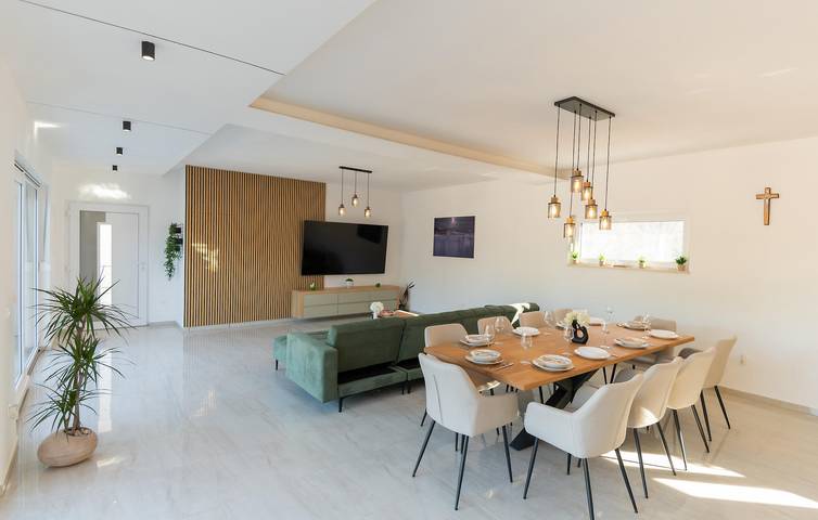 Gemütliche 295 m² große Wohnung mit Pool, WLAN und Parkplatz in der Nähe des Flusses Sija in Imotski, Makarska Riviera
