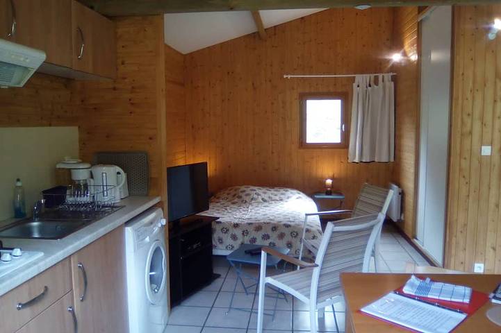 Gîte pour 3 personnes, avec terrasse ainsi que piscine et jardin à Marquay - 2