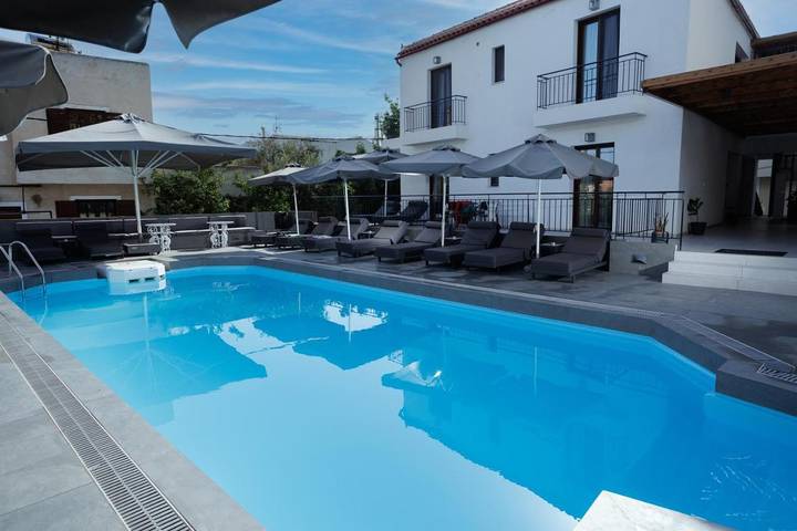 Hôtel pour 2 personnes, avec piscine et terrasse ainsi que jardin et vue dans Agistri - 4
