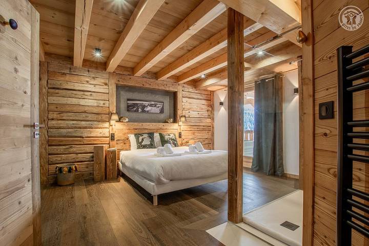 Chalet pour 15 personnes, avec terrasse ainsi que piscine et vue, animaux acceptés à Notre-Dame-de-Bellecombe - 4