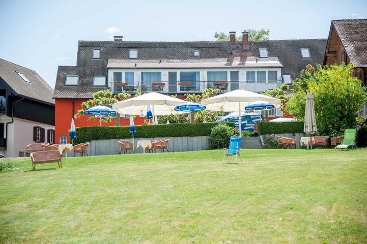 Ferienwohnung für 4 Personen, mit Balkon/Terrasse und Terrasse sowie Garten und Seeblick in Reichenau