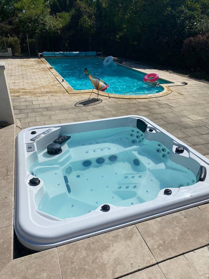Charmant stenen huis met zwembad, privéterras en omheinde tuin in Allemans, Périgord Vert