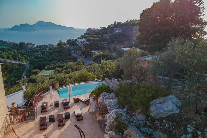 Holiday home for 15 people, with garden in Naples Province