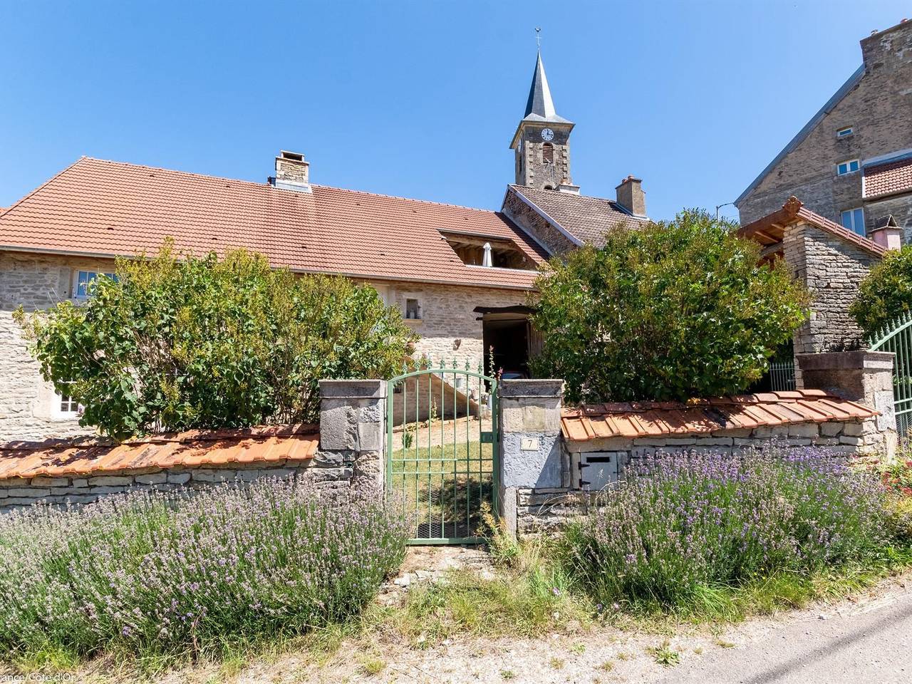 Renovated cottage with view, 2 bedrooms, near Dijon in Vaux-Saules, Dijon region