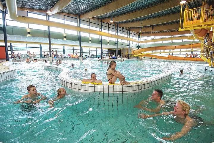 Wohnwagen für 6 Personen, mit Terrasse und Pool in Horst aan de Maas