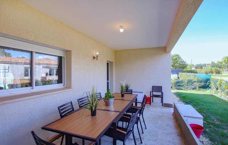 Location de vacances pour 6 personnes, avec terrasse ainsi que jardin et piscine à Vagnas - 2