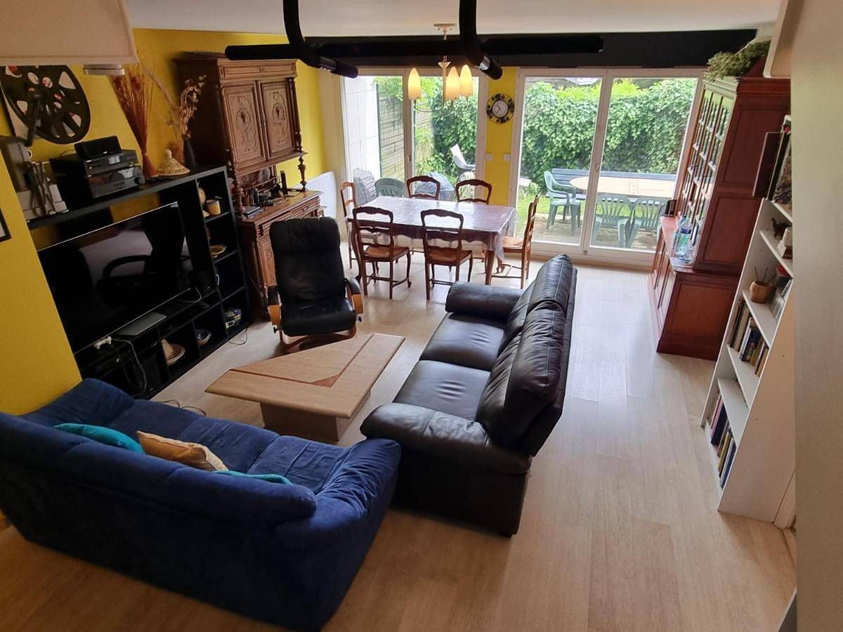 Appartement de vacances entier, Double Room with Private Bathroom in Rosny-sous-Bois, Seine-Saint-Denis