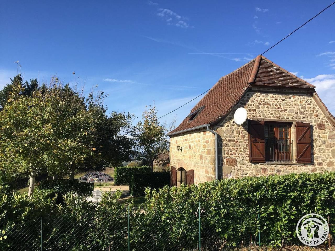 Gîte avec parking et jardin : Nonards 2km in Puy-d'Arnac, Région de Brive-la-Gaillarde