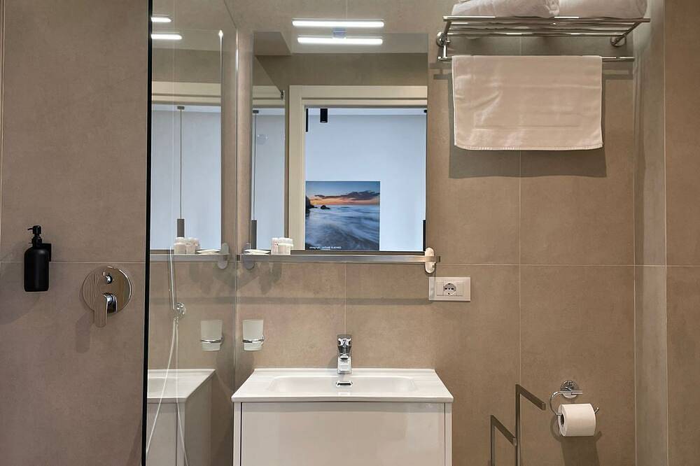 Appartamento intero, B&B Cariddi Rooms with spacious 3 bedroom apartment in Caltanissetta in Caltanissetta, Provincia di Caltanissetta