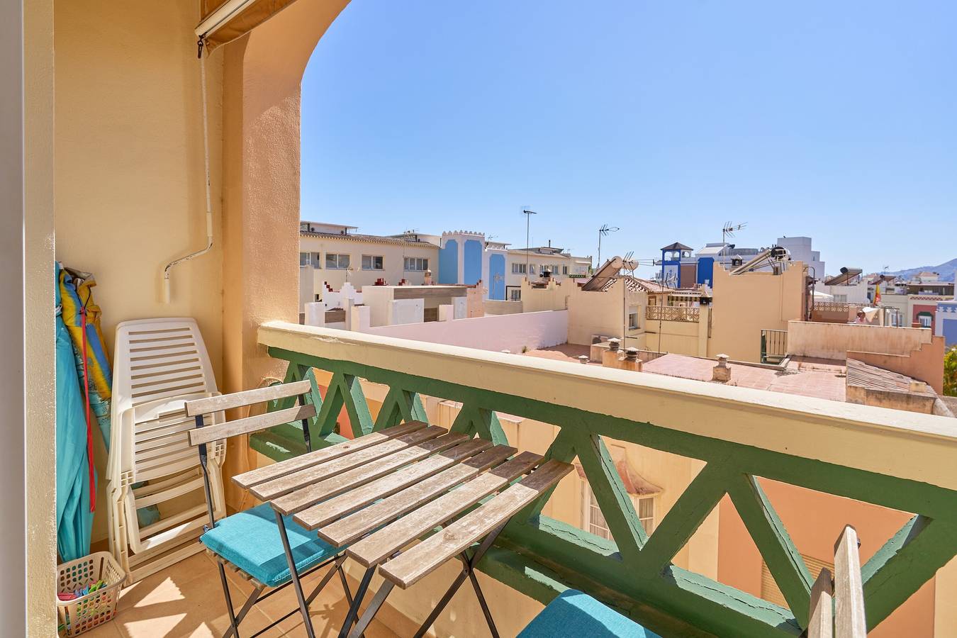 Ganze Wohnung, Ferienwohnung 'Mani' mit Bergblick, Wi-Fi und Klimaanlage in Playa de la Torrecilla, Nerja