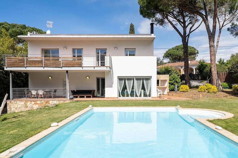 Villa con piscina privada y bbq a 15min playa in Llagostera, Costa Brava