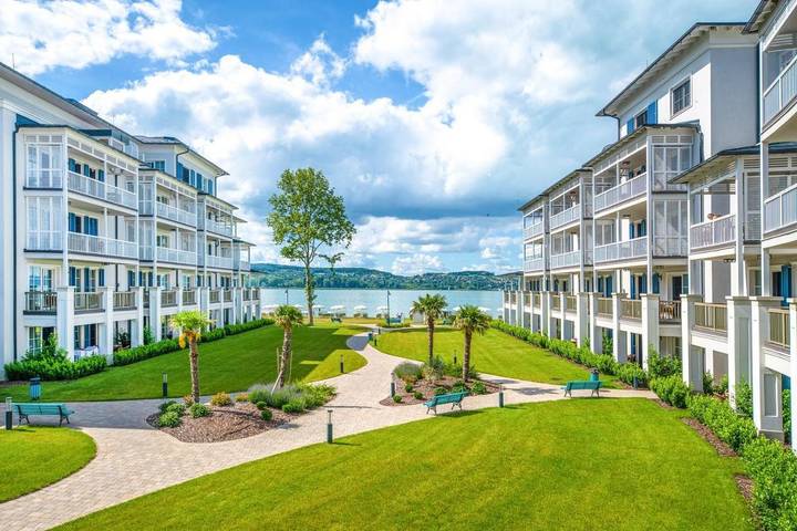 Ferienhaus für 3 Personen, mit Balkon und Whirlpool sowie Terrasse und Garten in Szantod