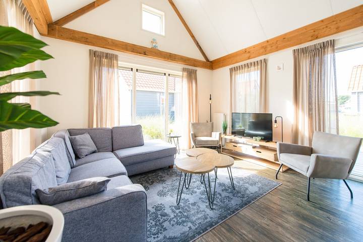 Ferienhaus für 8 Personen, mit Balkon/Terrasse und Terrasse sowie Garten und Pool in Friesland - 3