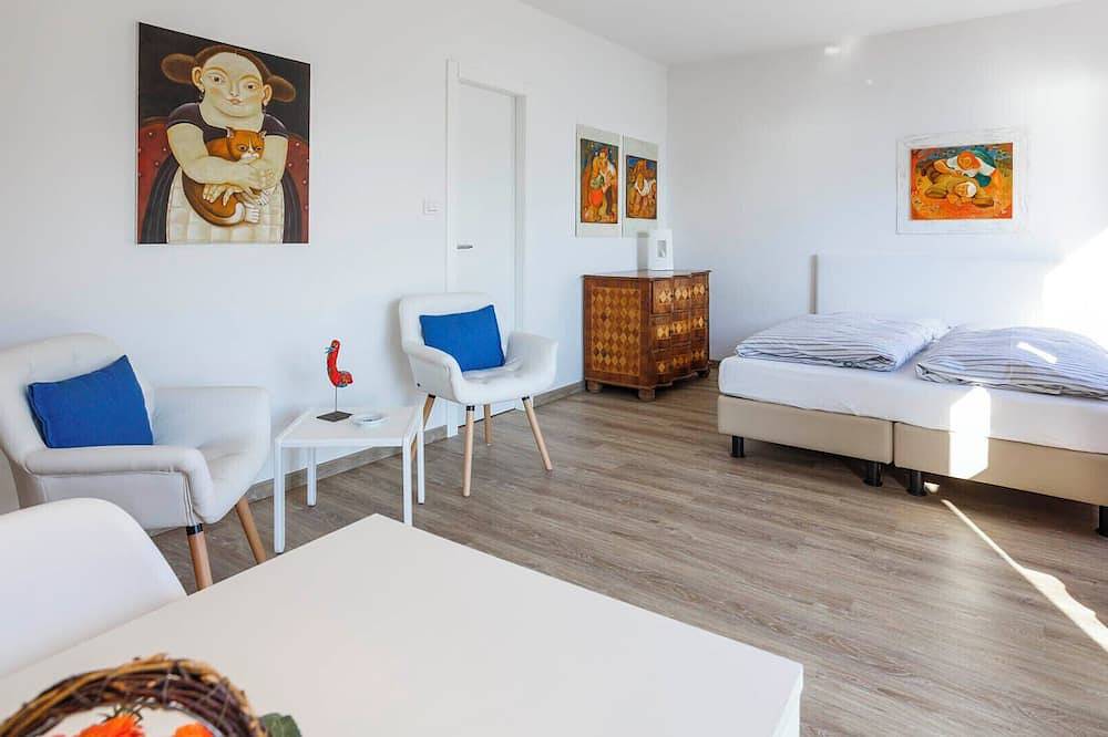 Appartement entier, Beust House - Christa - Balcony on the lake - 50 meters from the beach in Torbole, Nago-Torbole