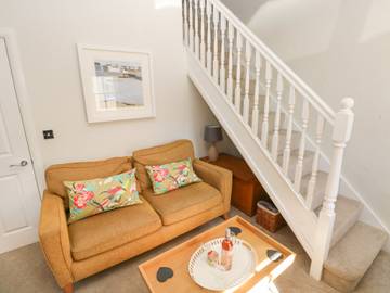 Glamping for 5 People in Penally, Pembrokeshire, Photo 4