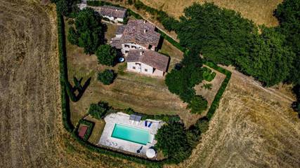 Cottage pour 15 personnes, avec piscine ainsi que vue et jardin, animaux acceptés à Lugnano in Teverina