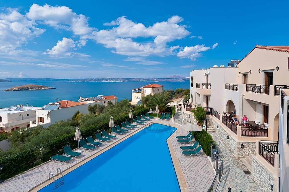 Ganze Wohnung, Pegasos Maisonette, ein Apartment mit 2 Schlafzimmern und Meerblick, 350 m vom Sandstrand entfernt in Almyrida, Vamos