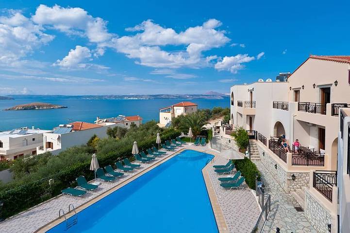 Gîte pour 4 personnes, avec Balcon et Piscine dans Almirida - 3