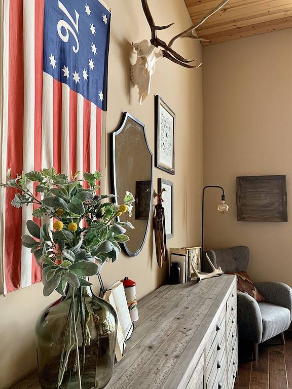 Modern Rustic - für 6 Personen - tolle Aussicht - nur wenige Minuten vom Shaver Lake Village entfernt in Shaver Lake, Kings Canyon Nationalpark