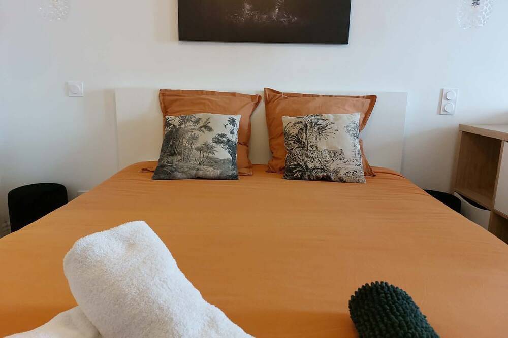 Apartamento entero, Le Bompard*** 50 m² Art Deco villa with garden in Rodez, Aveyron (desambiguación)